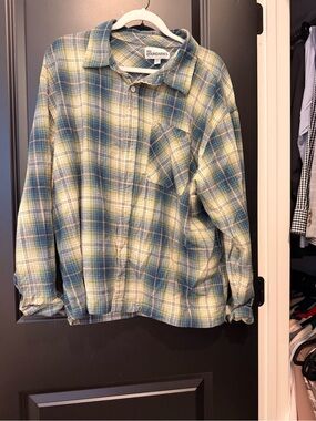 No Boundaries Men's Blue and Cream Plaid Long-Sleeve Button-Up Shirt